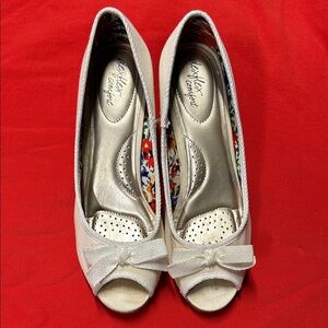 Easy Street Cream Peep-Toe Heels with Bow